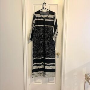 Black and White Patterned Long Women's Abaya Dress size medium